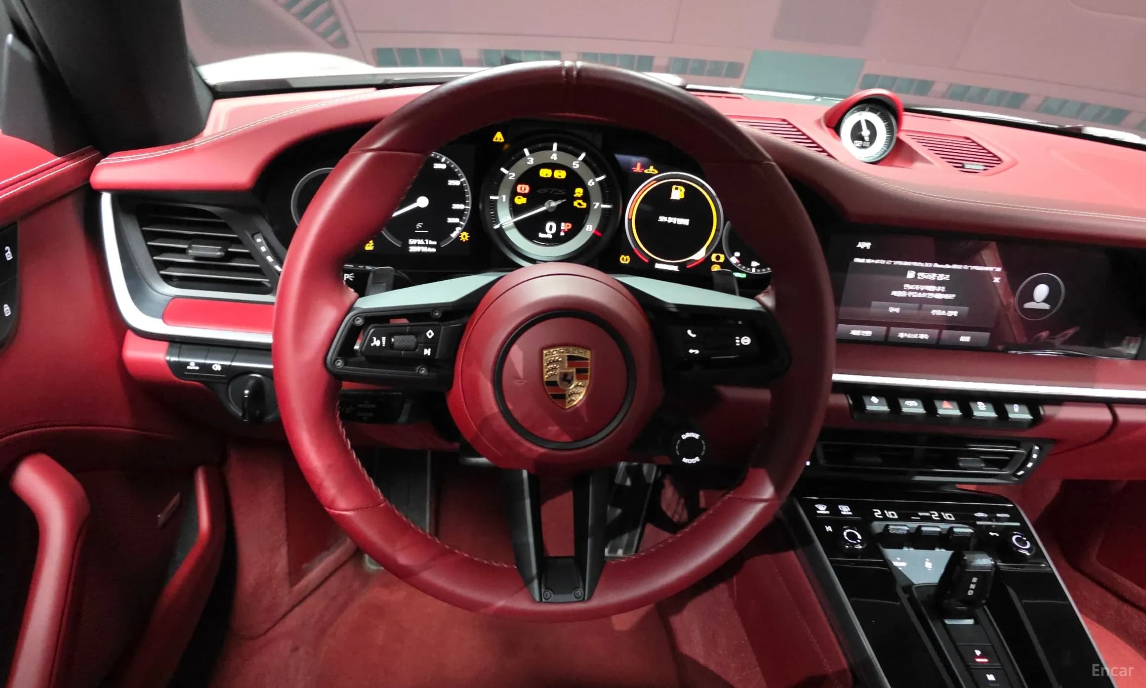911 (992)