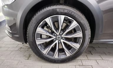 V90 Cross Country