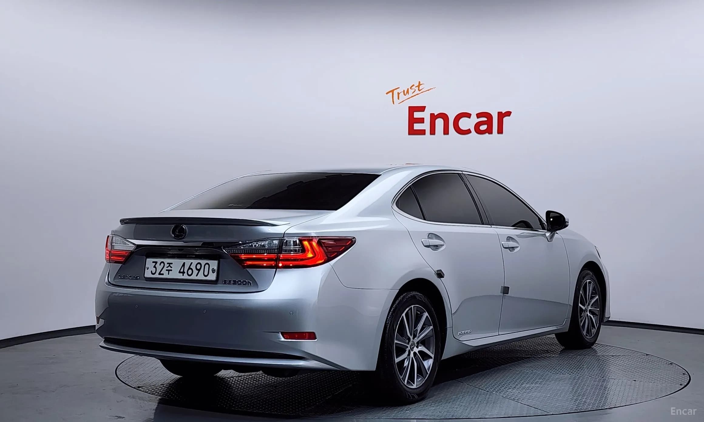 New ES300h