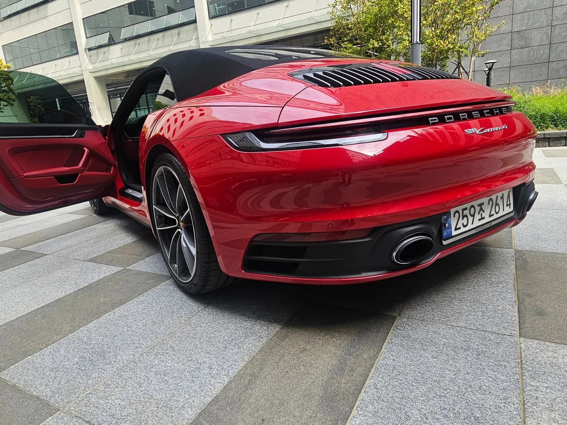 911 (992)