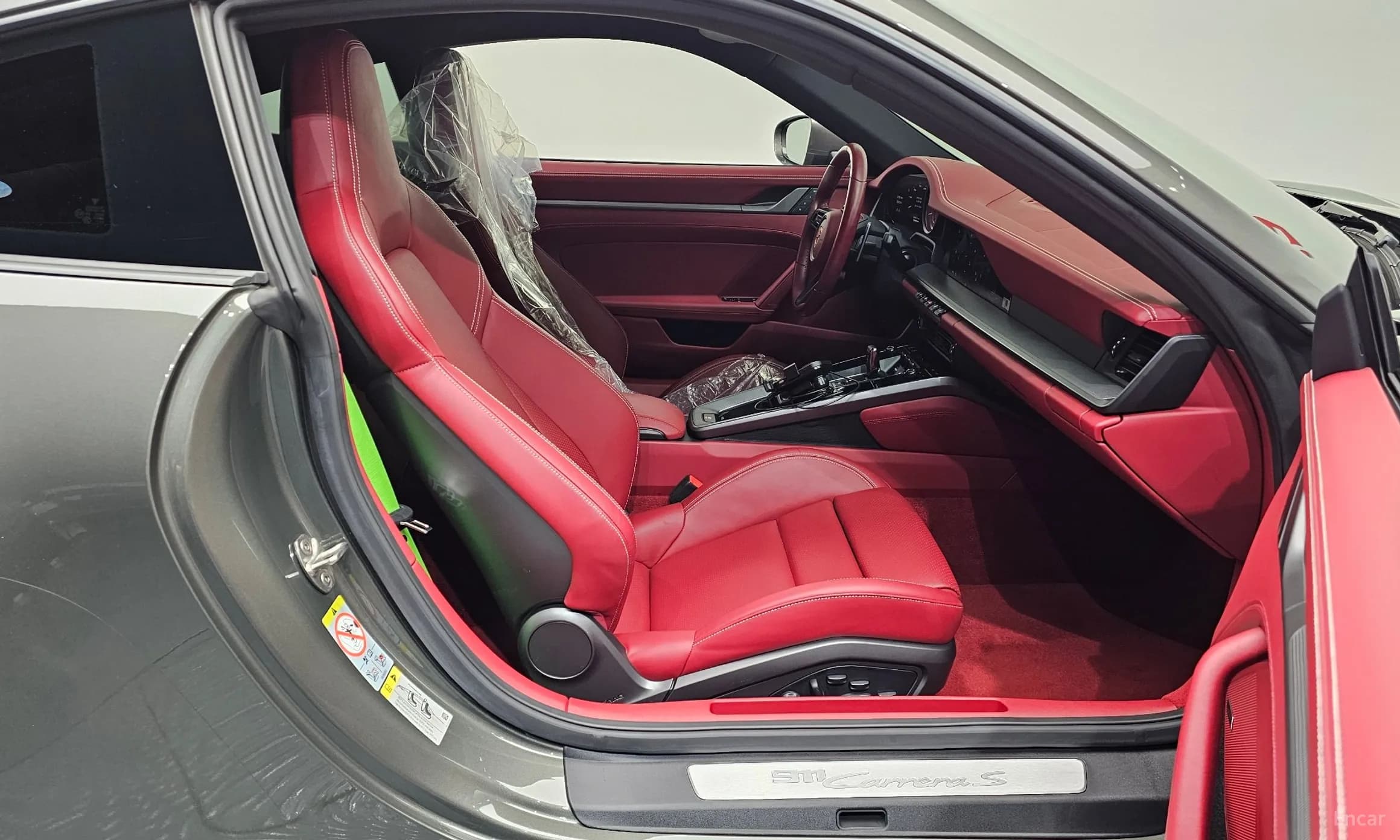 911 (992)