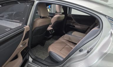 ES300h 7th Generation