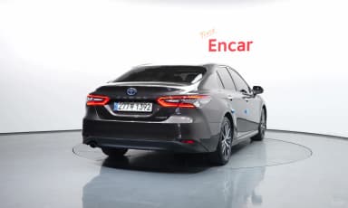 Camry (XV70)