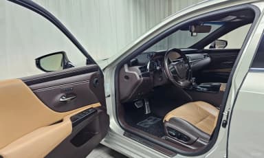 ES300h 7th Generation