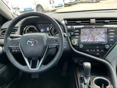 Camry (XV70)