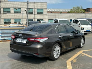 Camry (XV70)