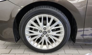 Camry (XV70)