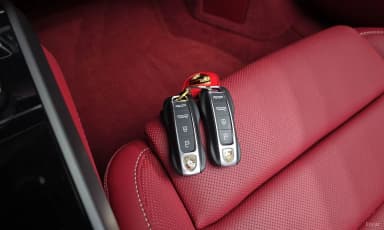 911 (992)