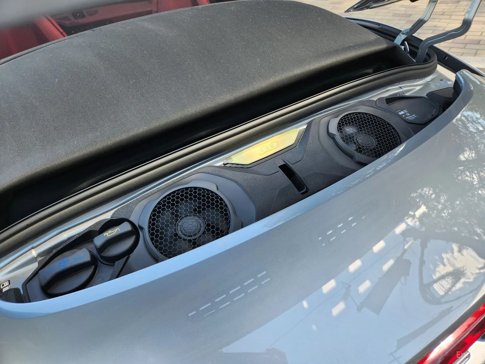 911 (992)