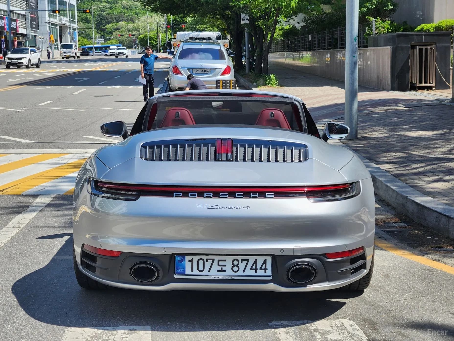 911 (992)