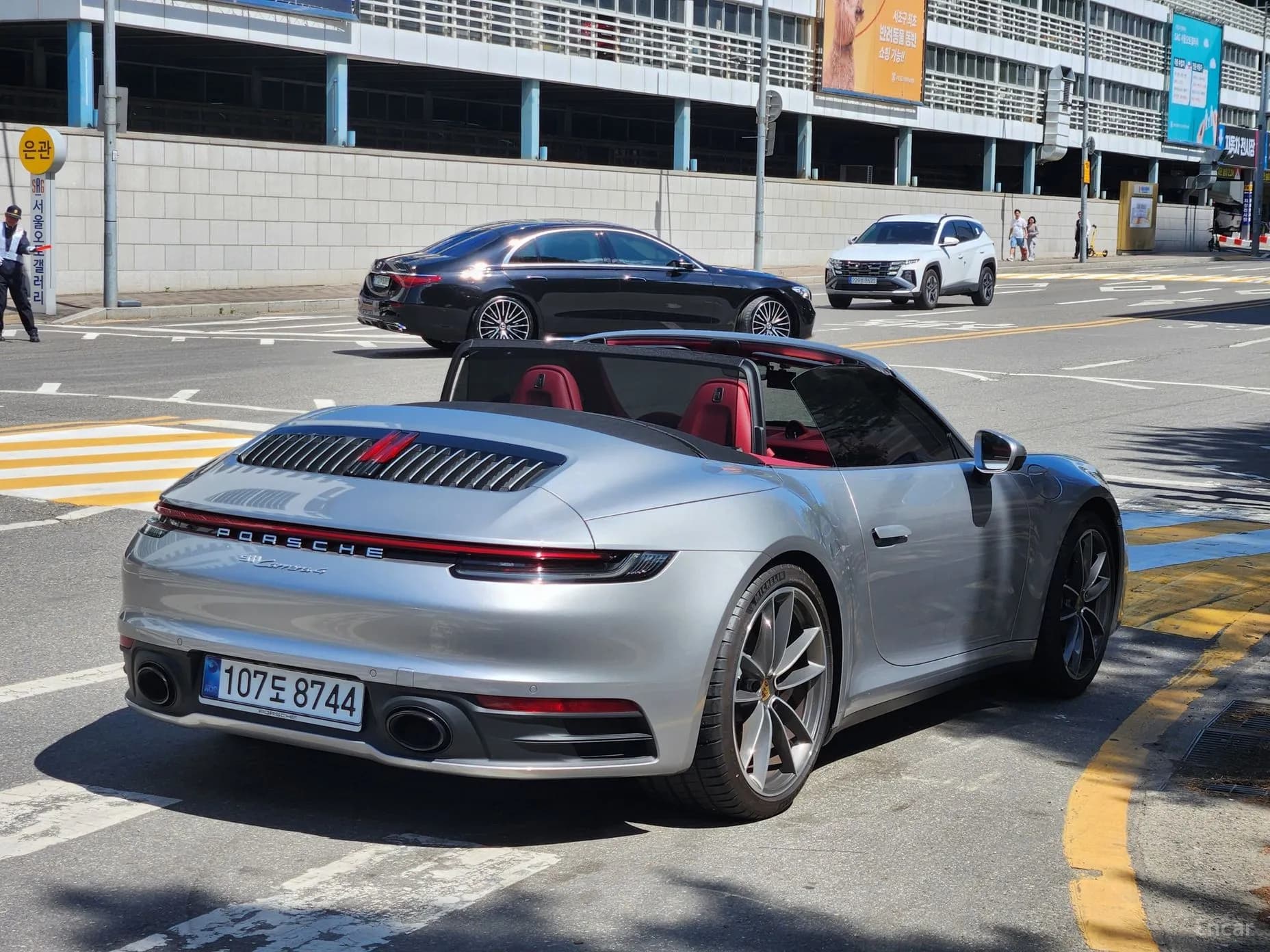 911 (992)