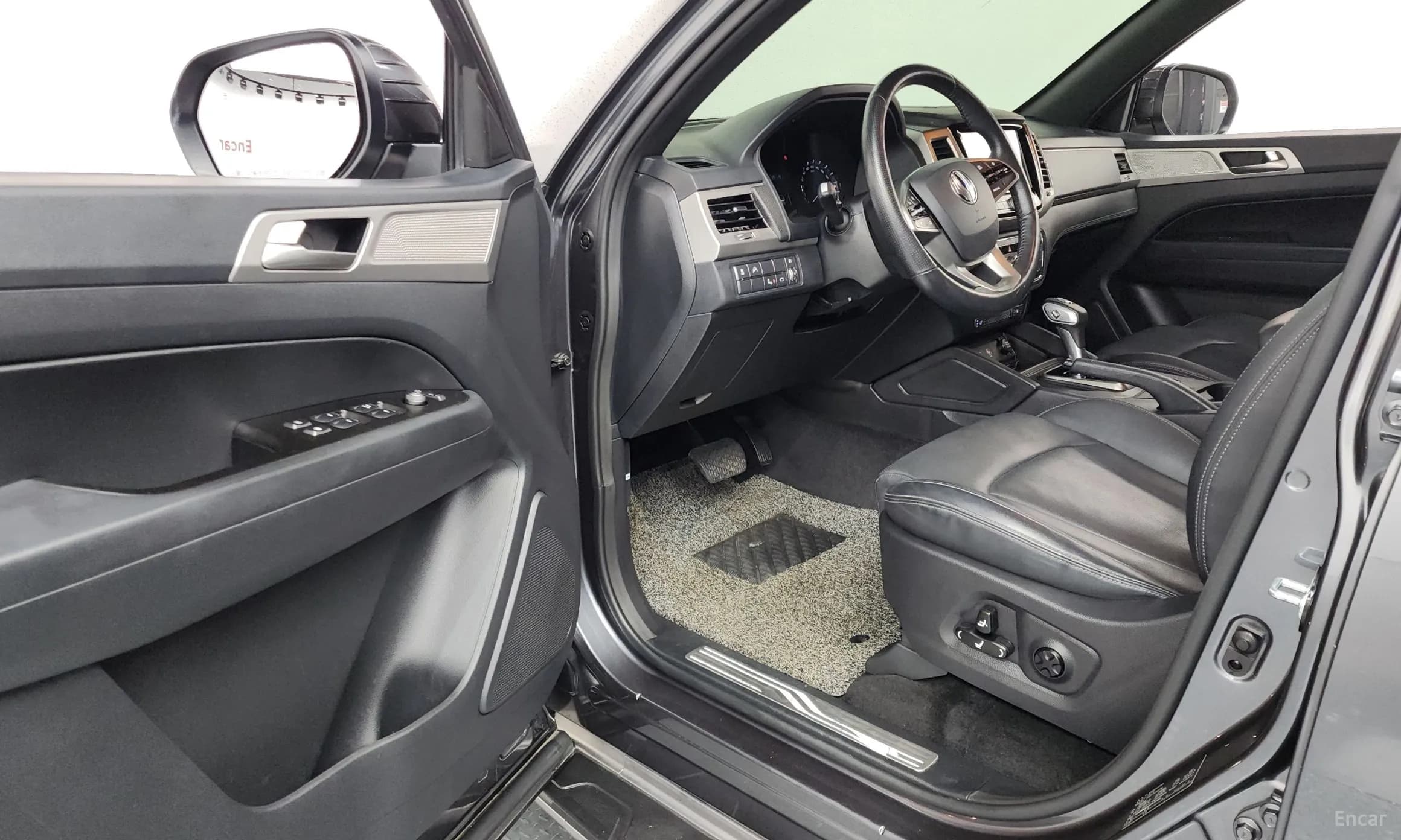 Rexton Sports Khan