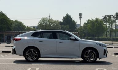 iX2 (U10)