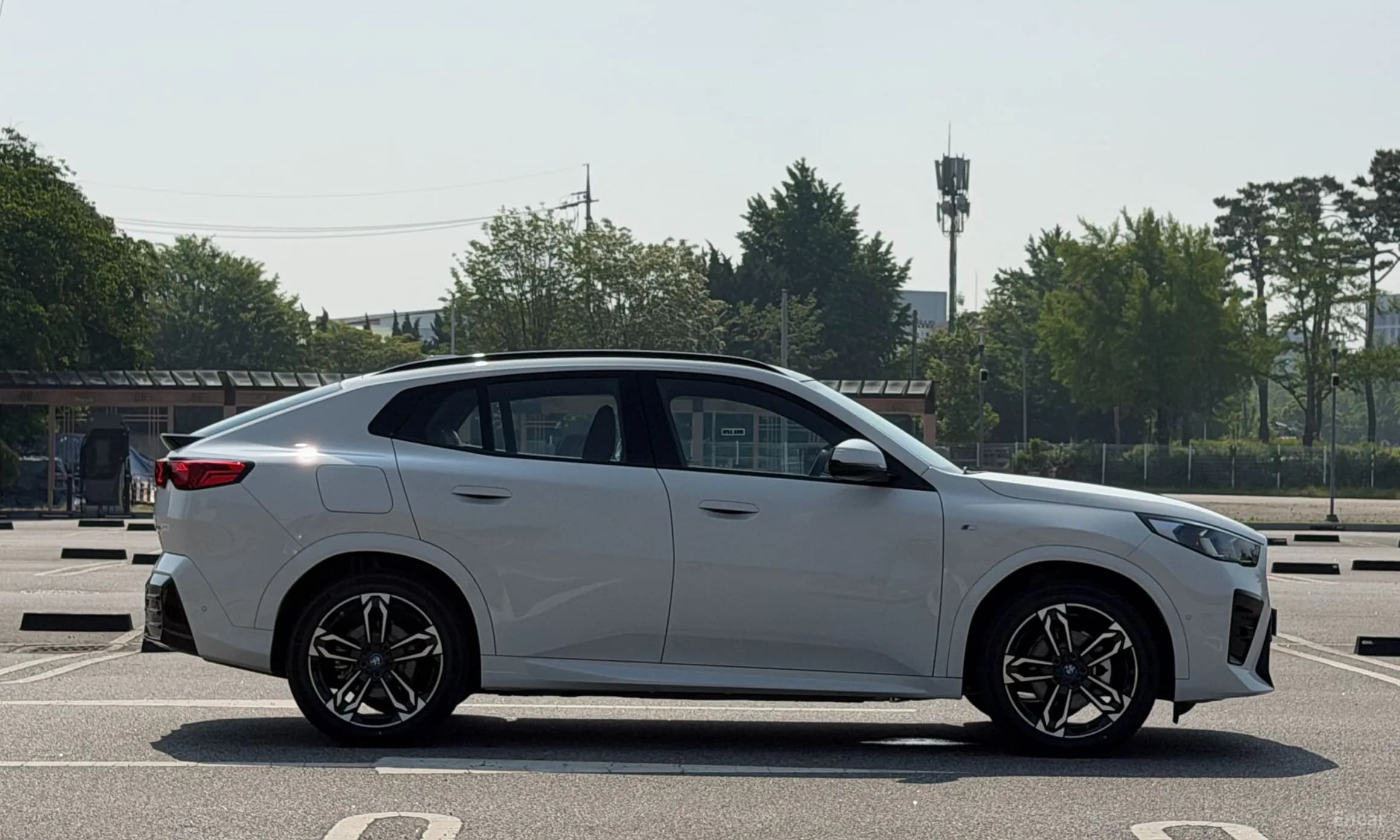 iX2 (U10)
