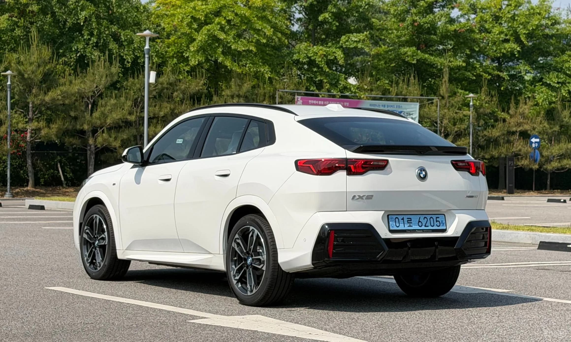 iX2 (U10)