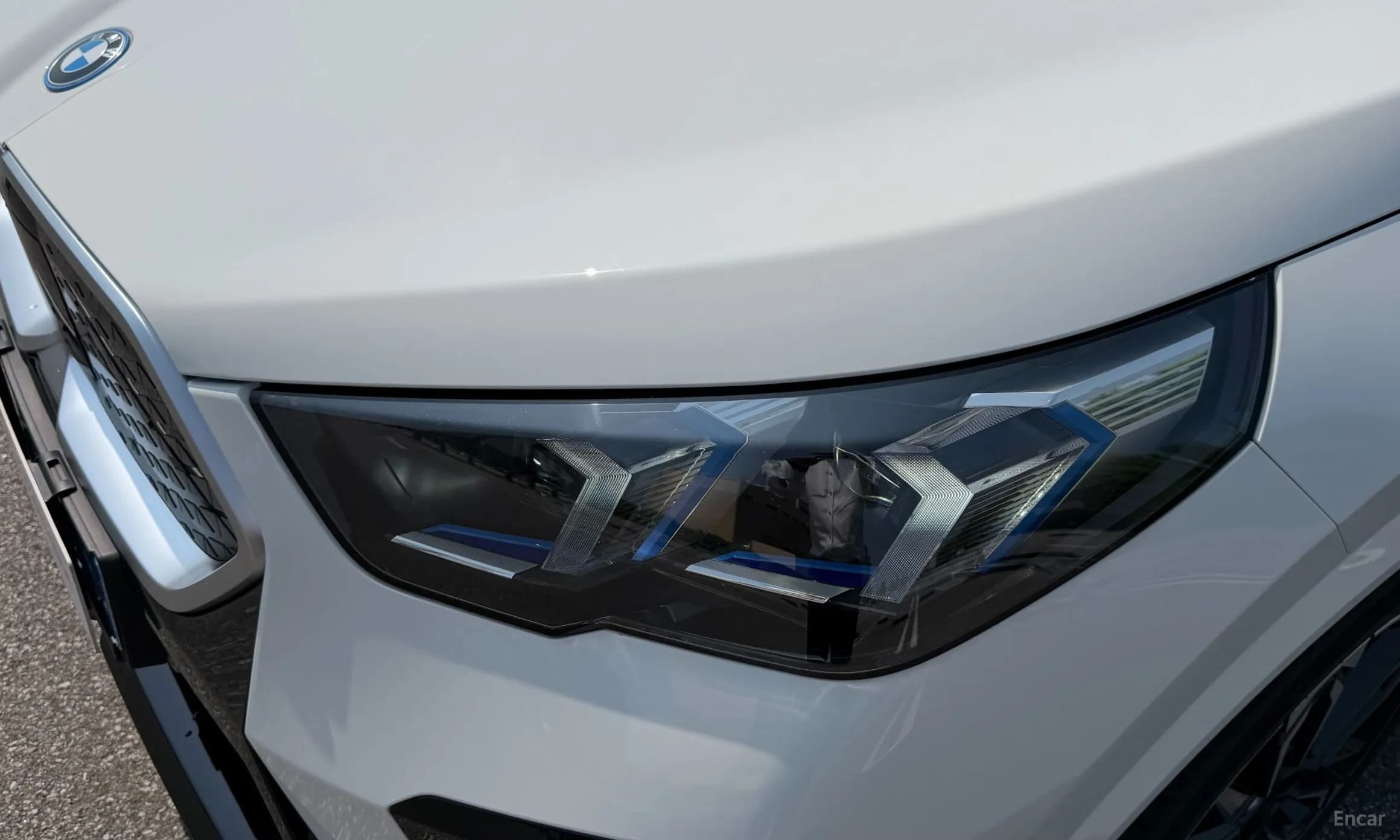 iX2 (U10)