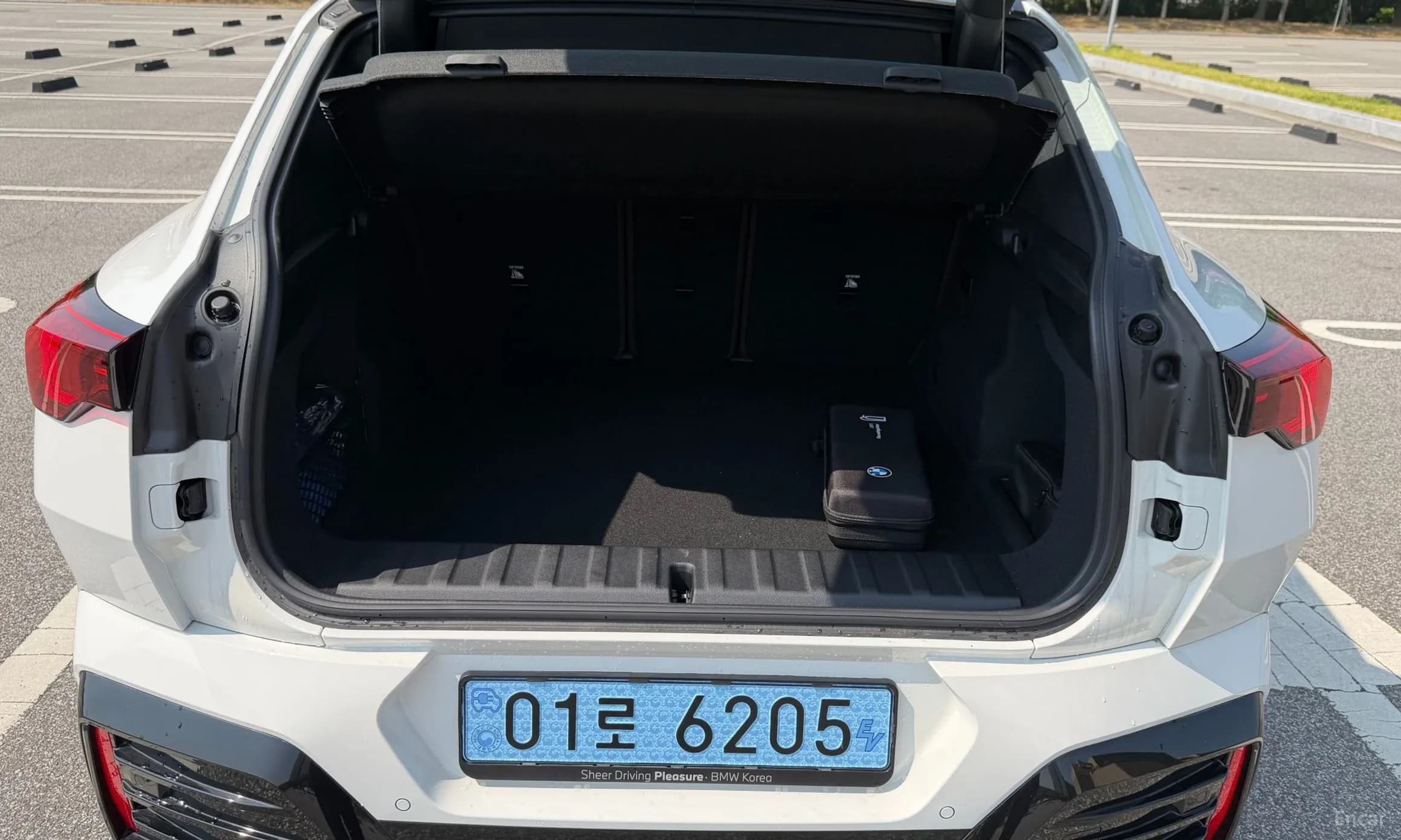 iX2 (U10)