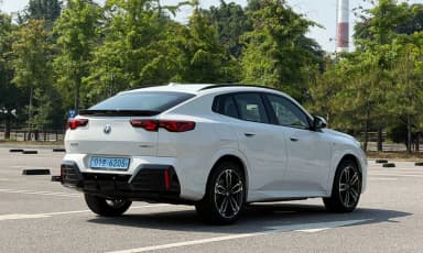 iX2 (U10)