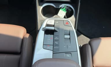 iX2 (U10)
