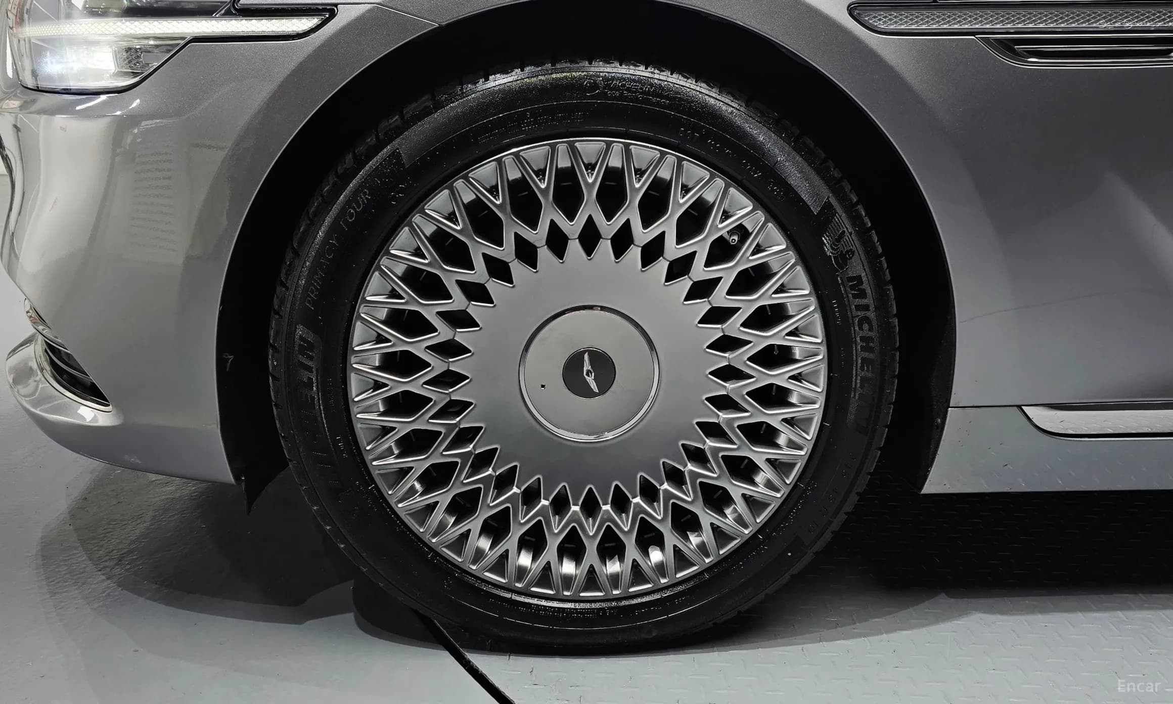 G90