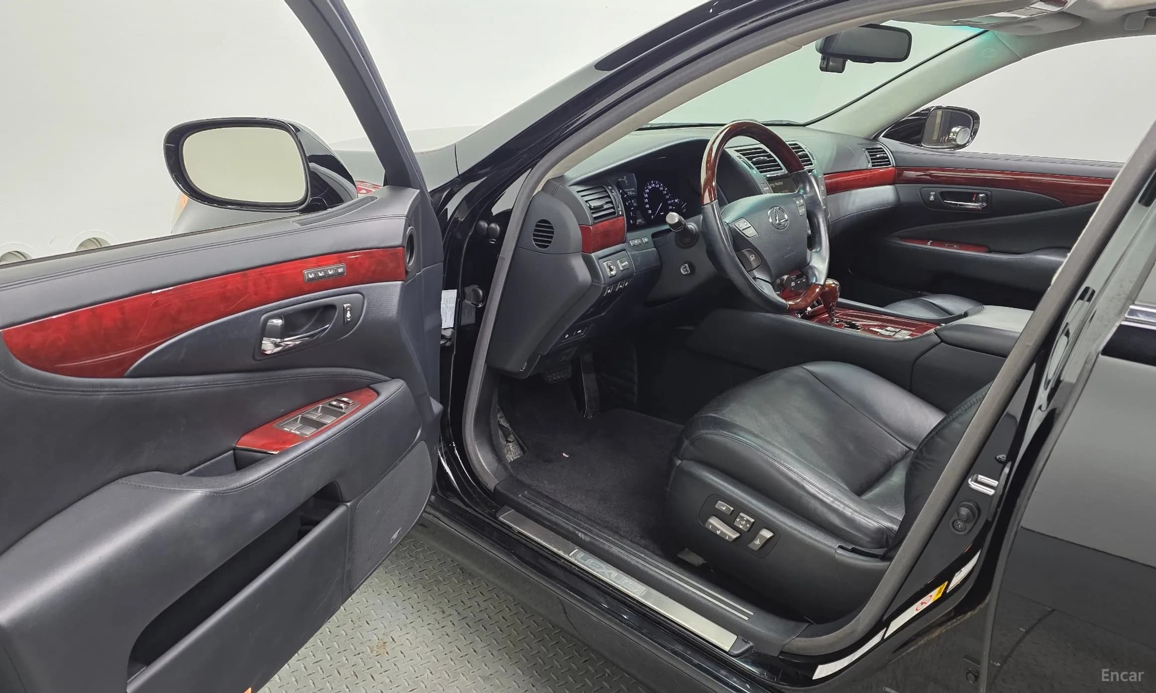 LS600hL