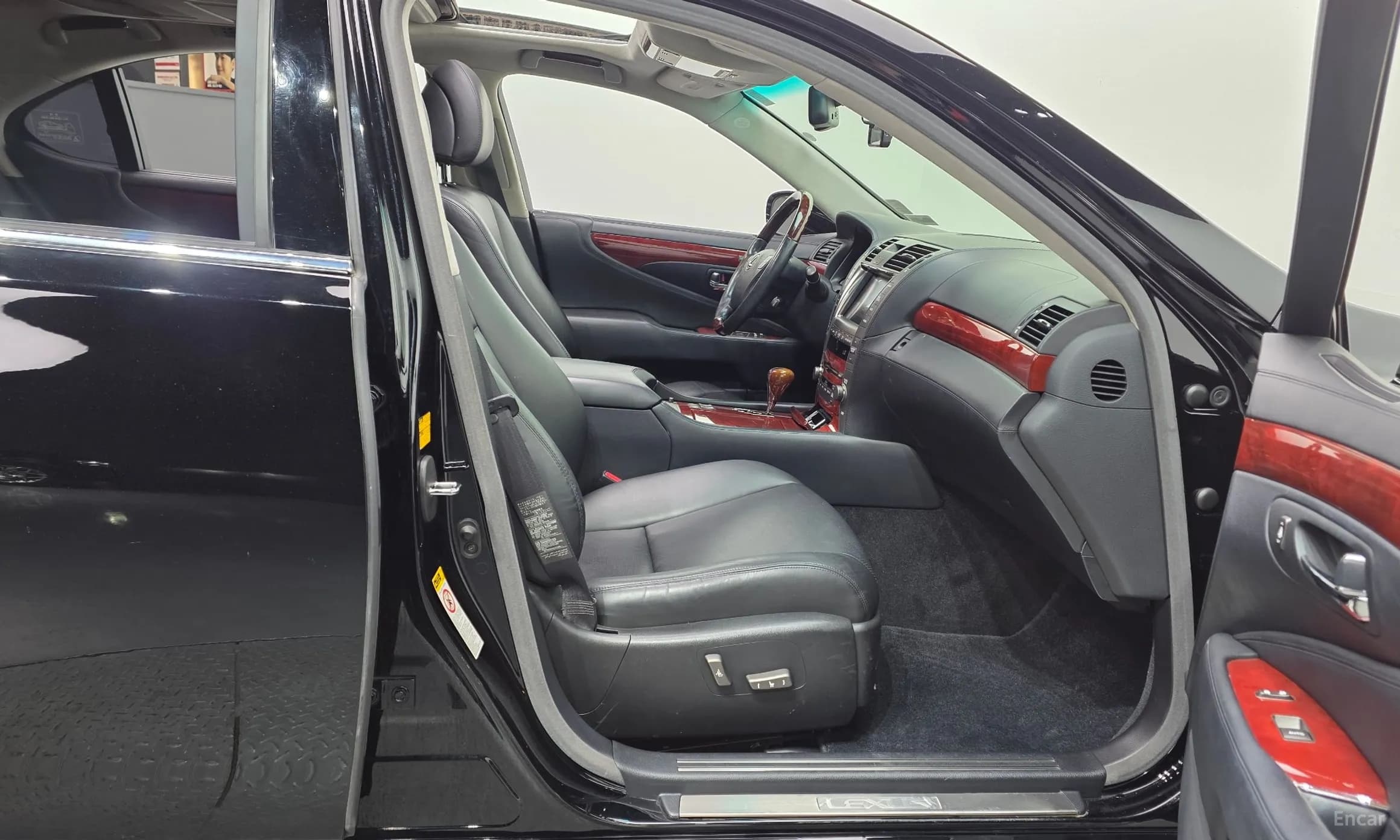 LS600hL