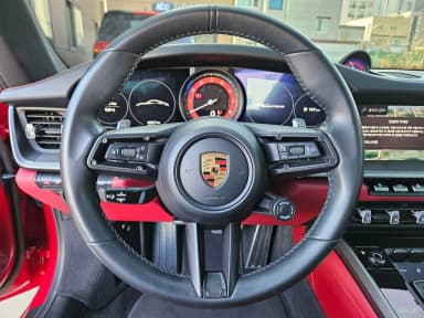 911 (992)