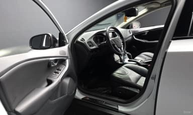 V40 Cross Country