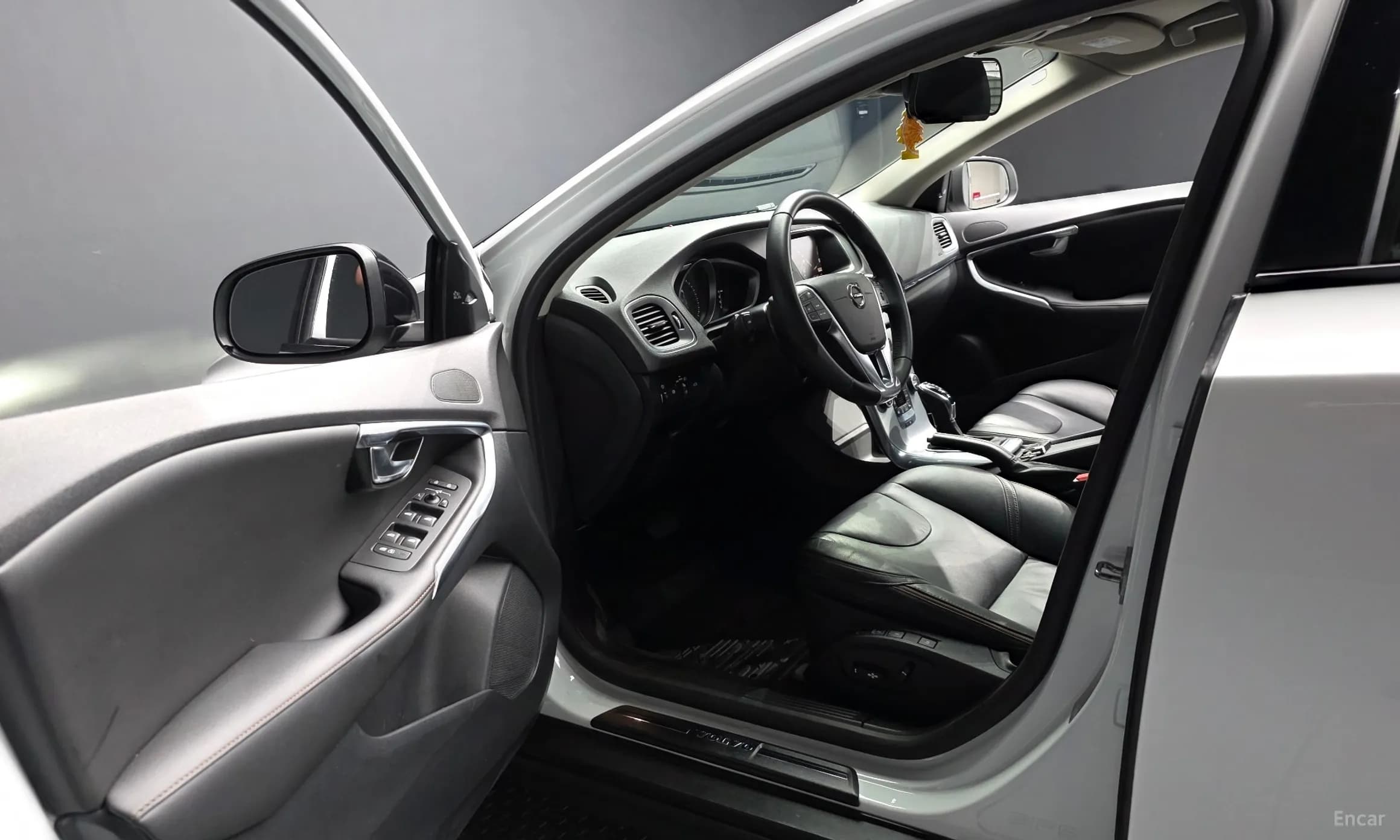 V40 Cross Country