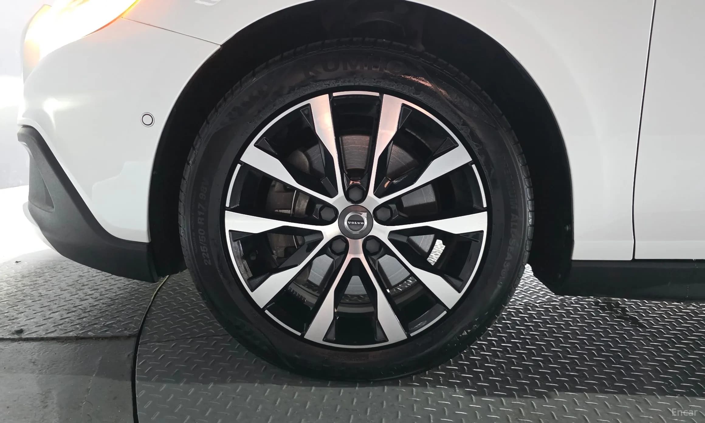 V40 Cross Country