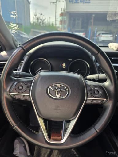 Camry (XV70)