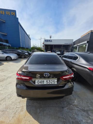 Camry (XV70)
