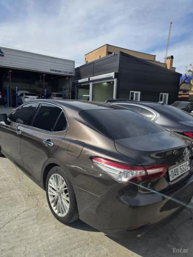 Camry (XV70)