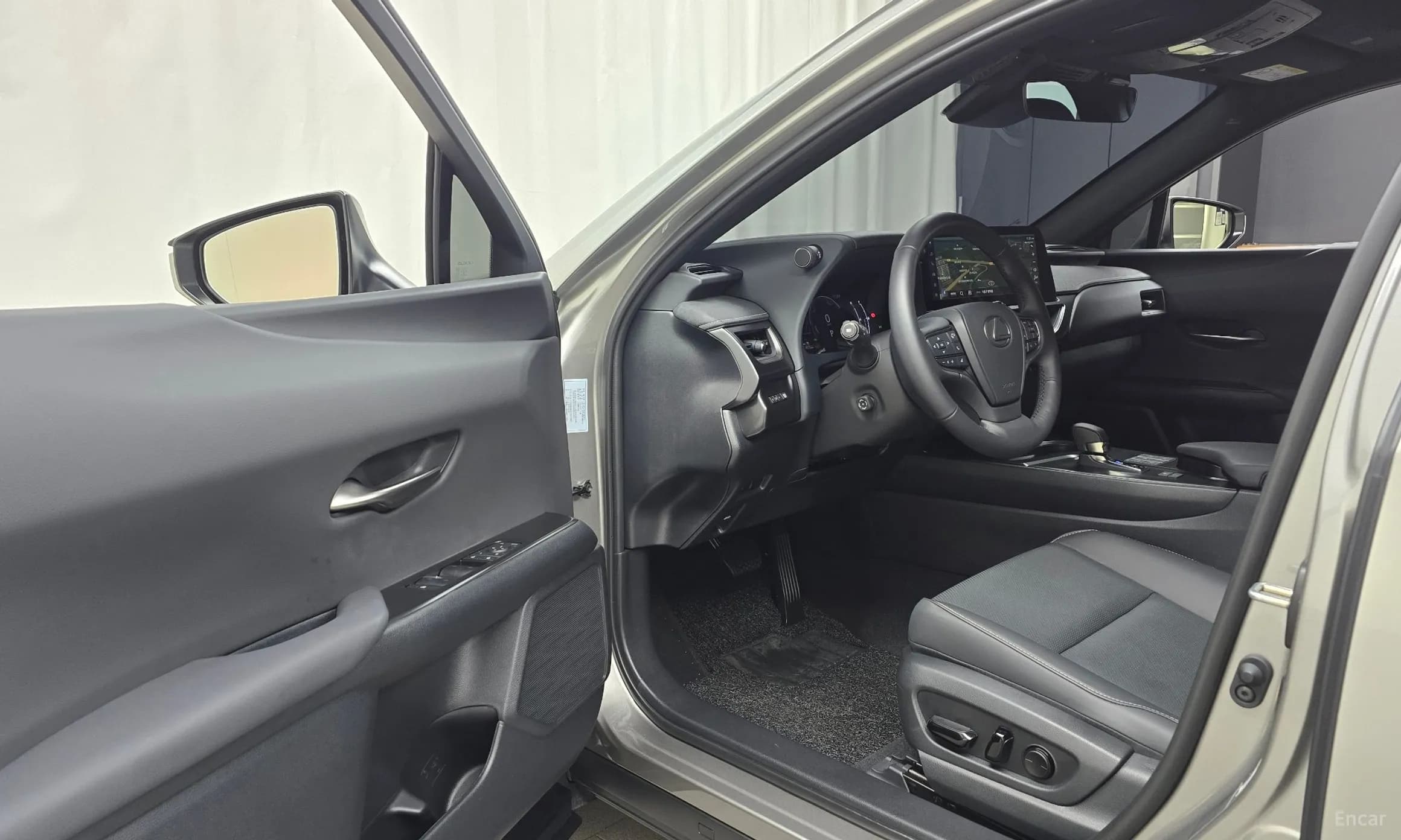 UX300h