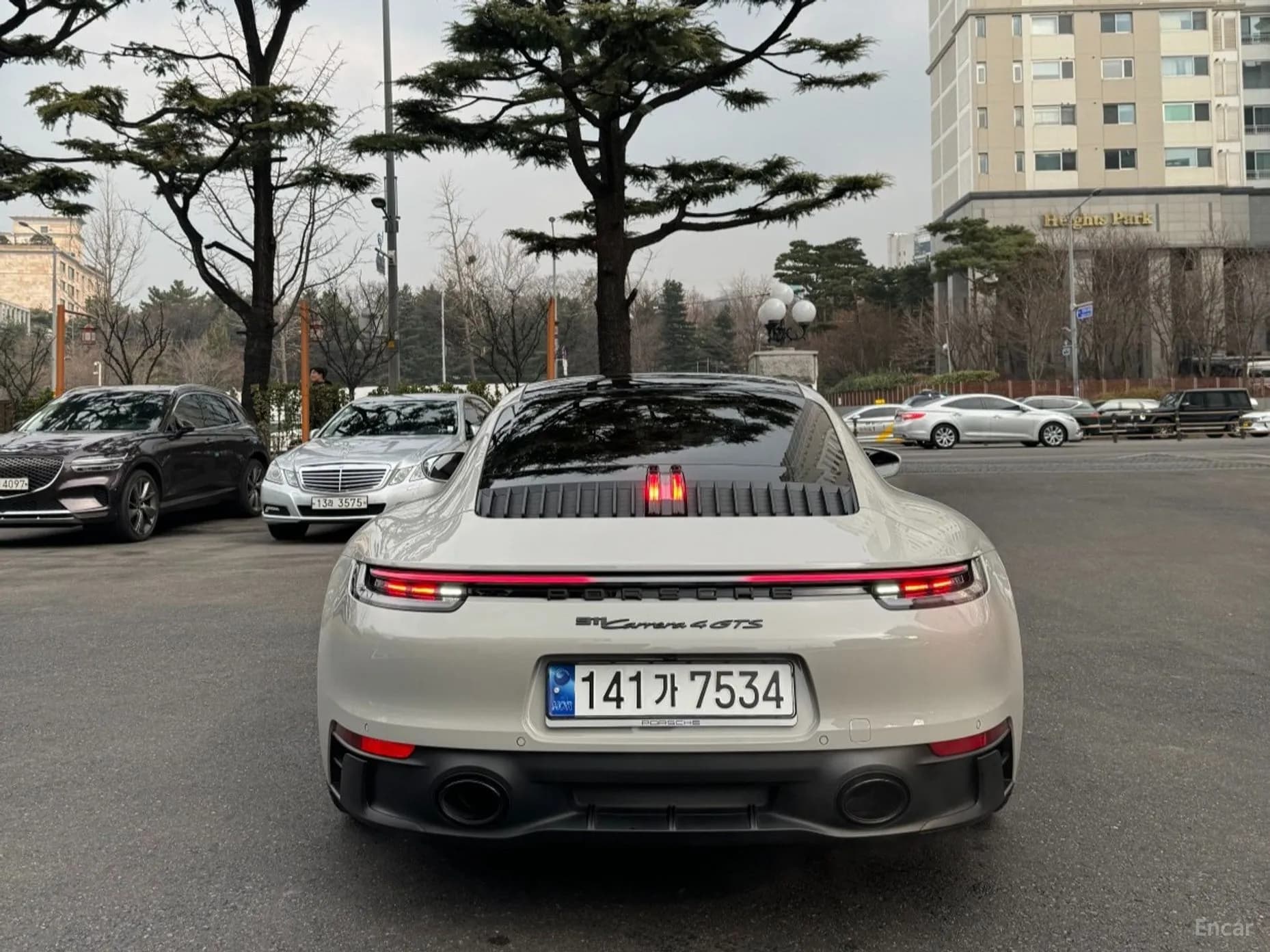 911 (992)