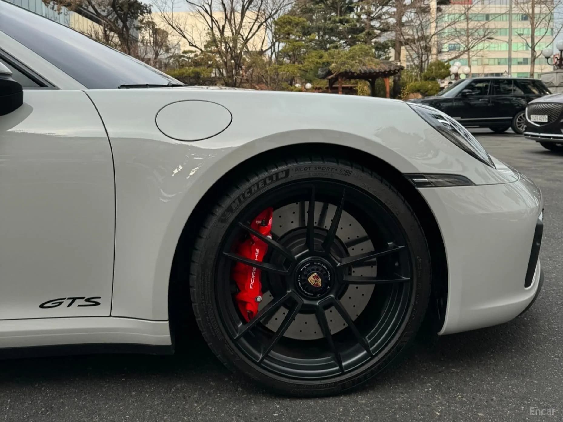 911 (992)