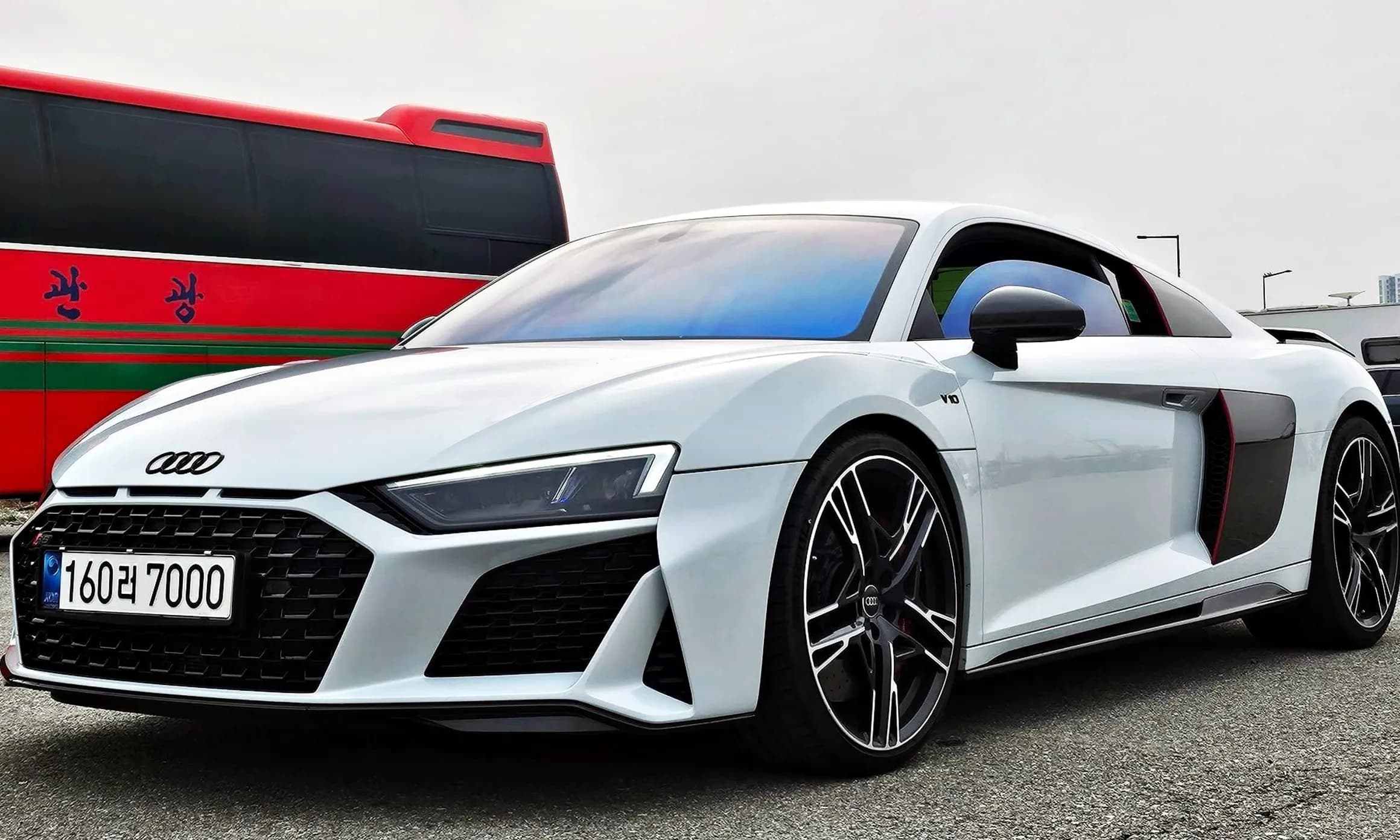 R8 (4S)