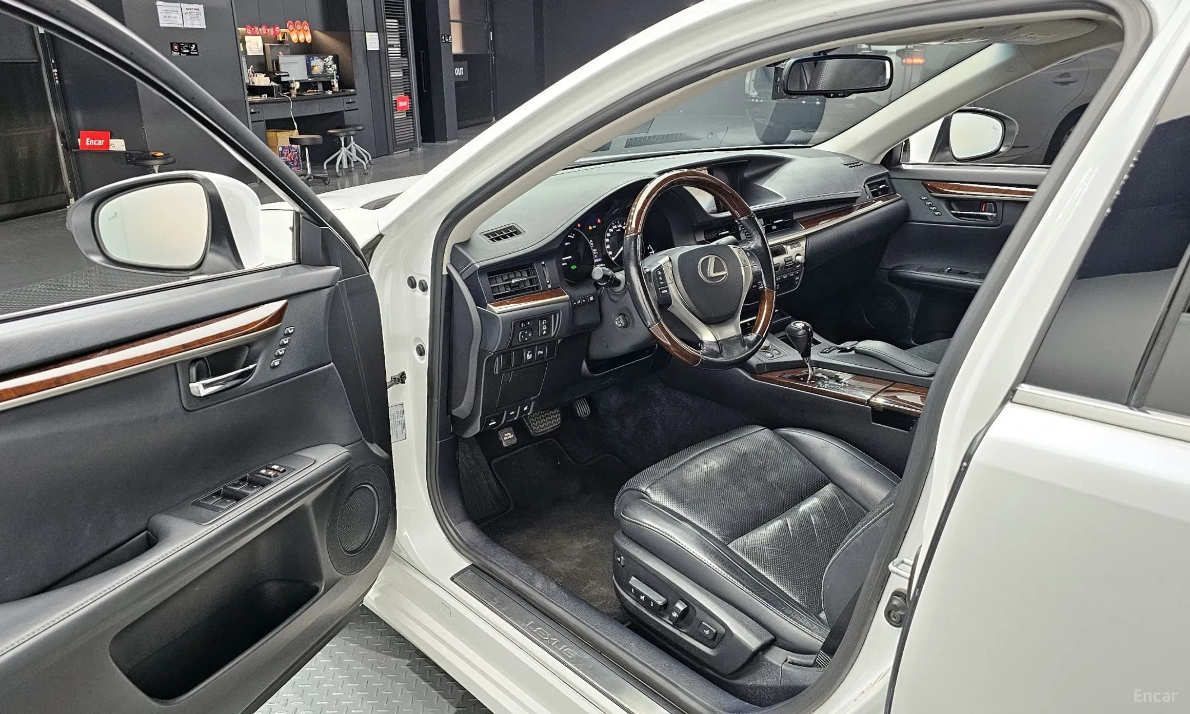 New ES300h