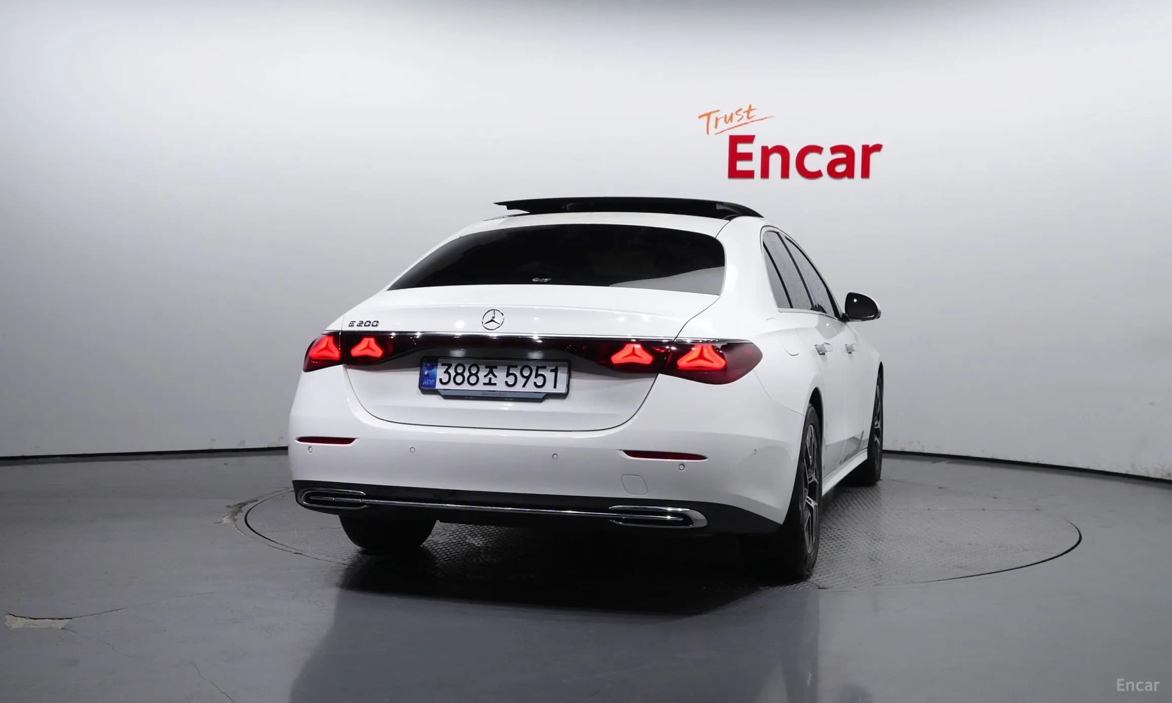 E-Class W214