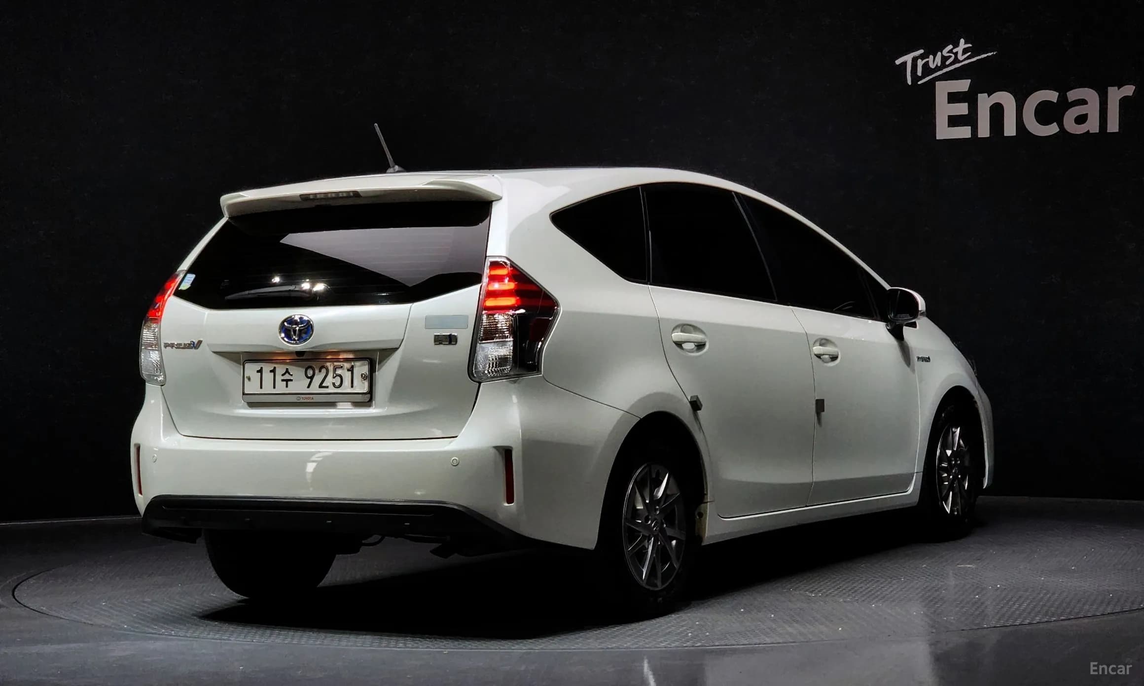 Prius V
