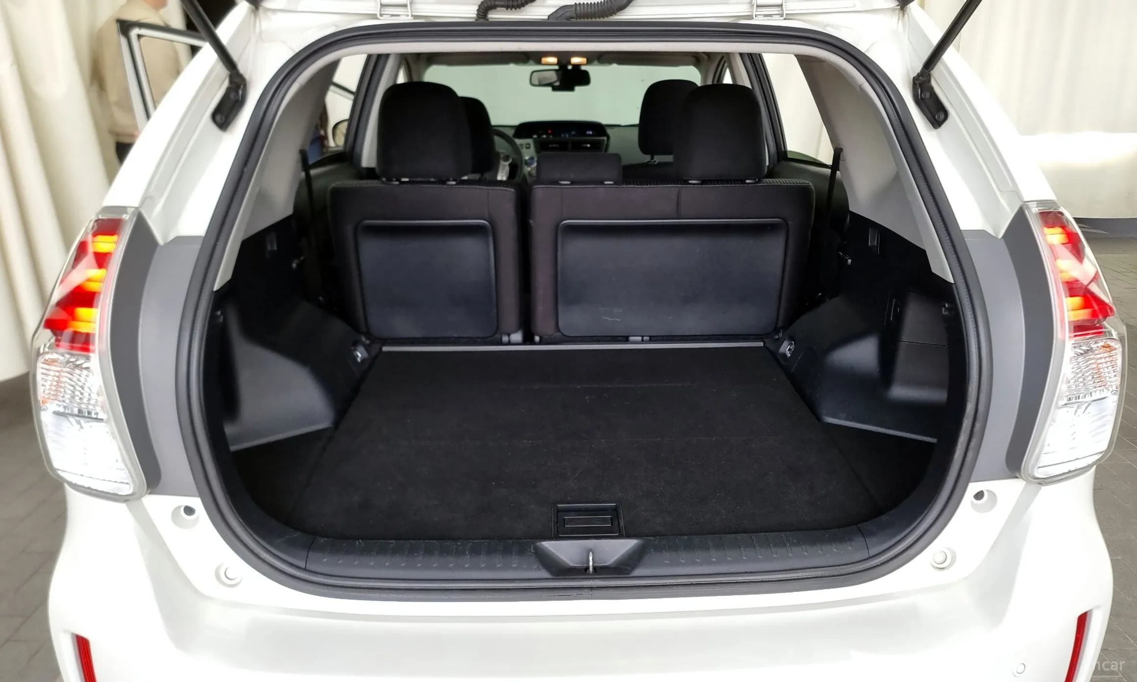 Prius V