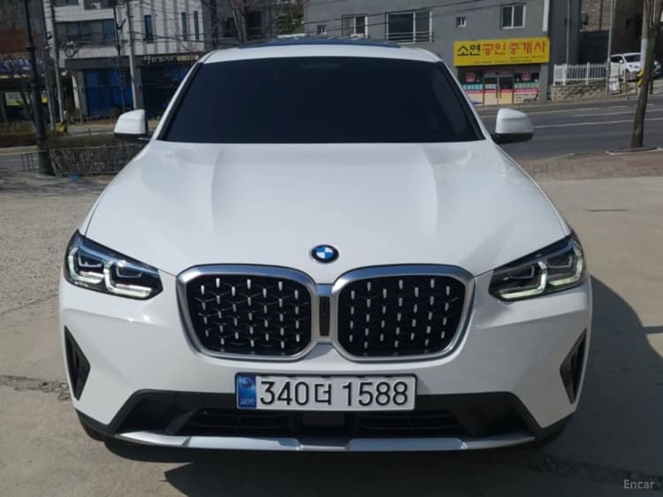 X4 (G02)