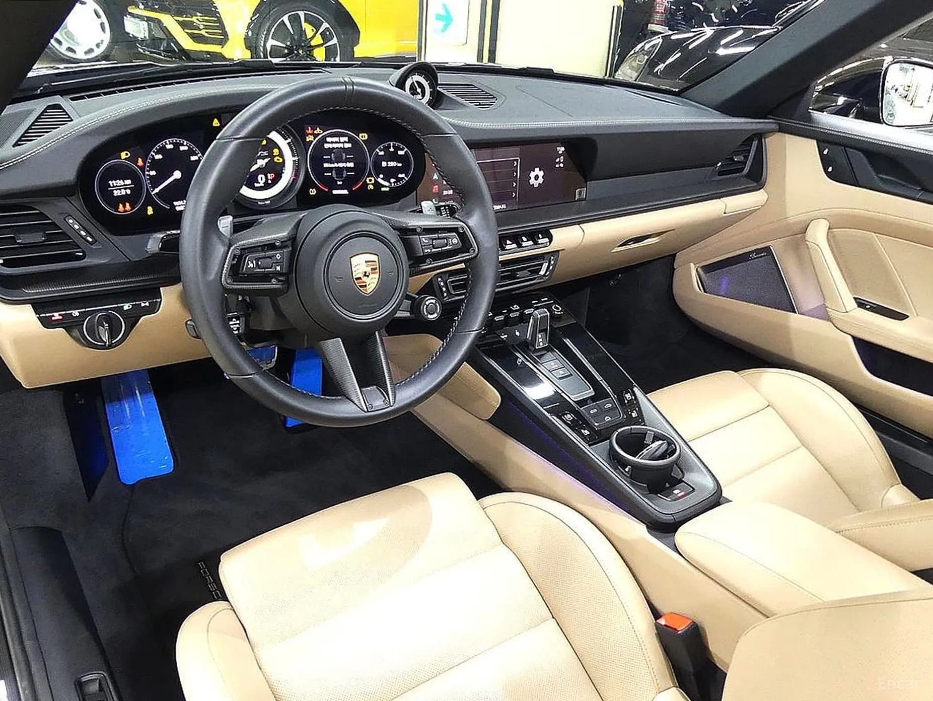 911 (992)