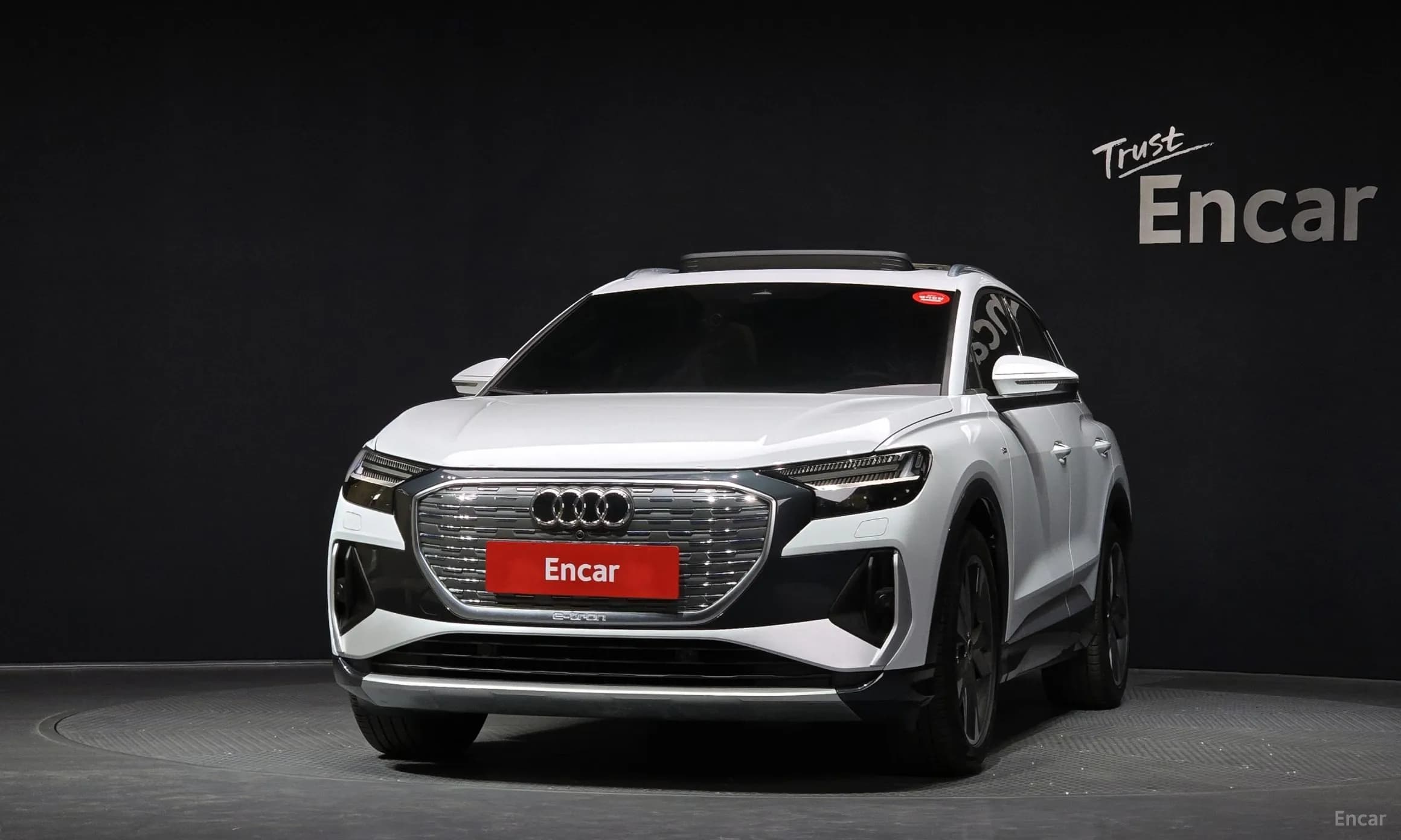 Q4 e-tron (F4)