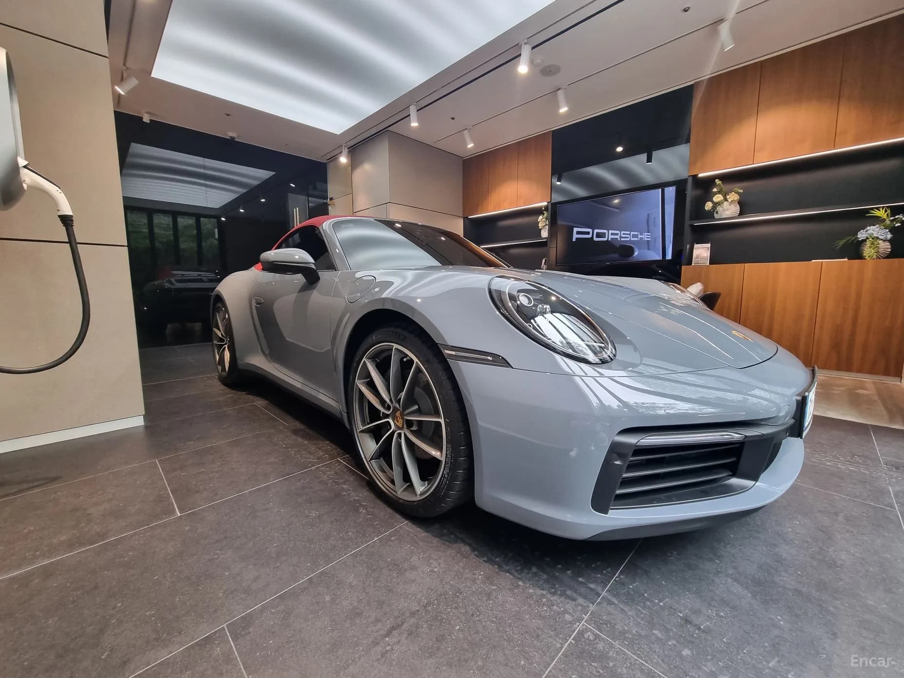 911 (992)