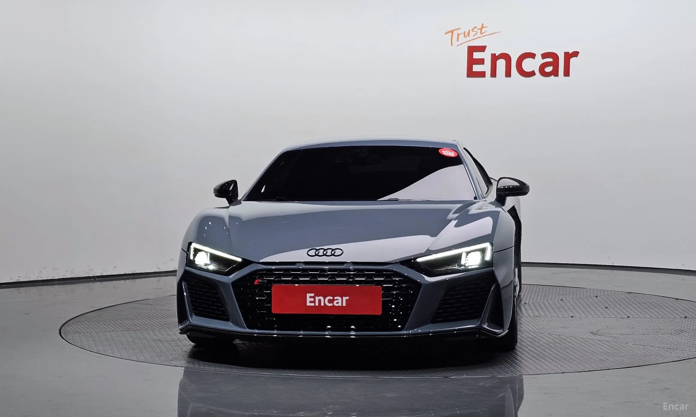 R8 (4S)