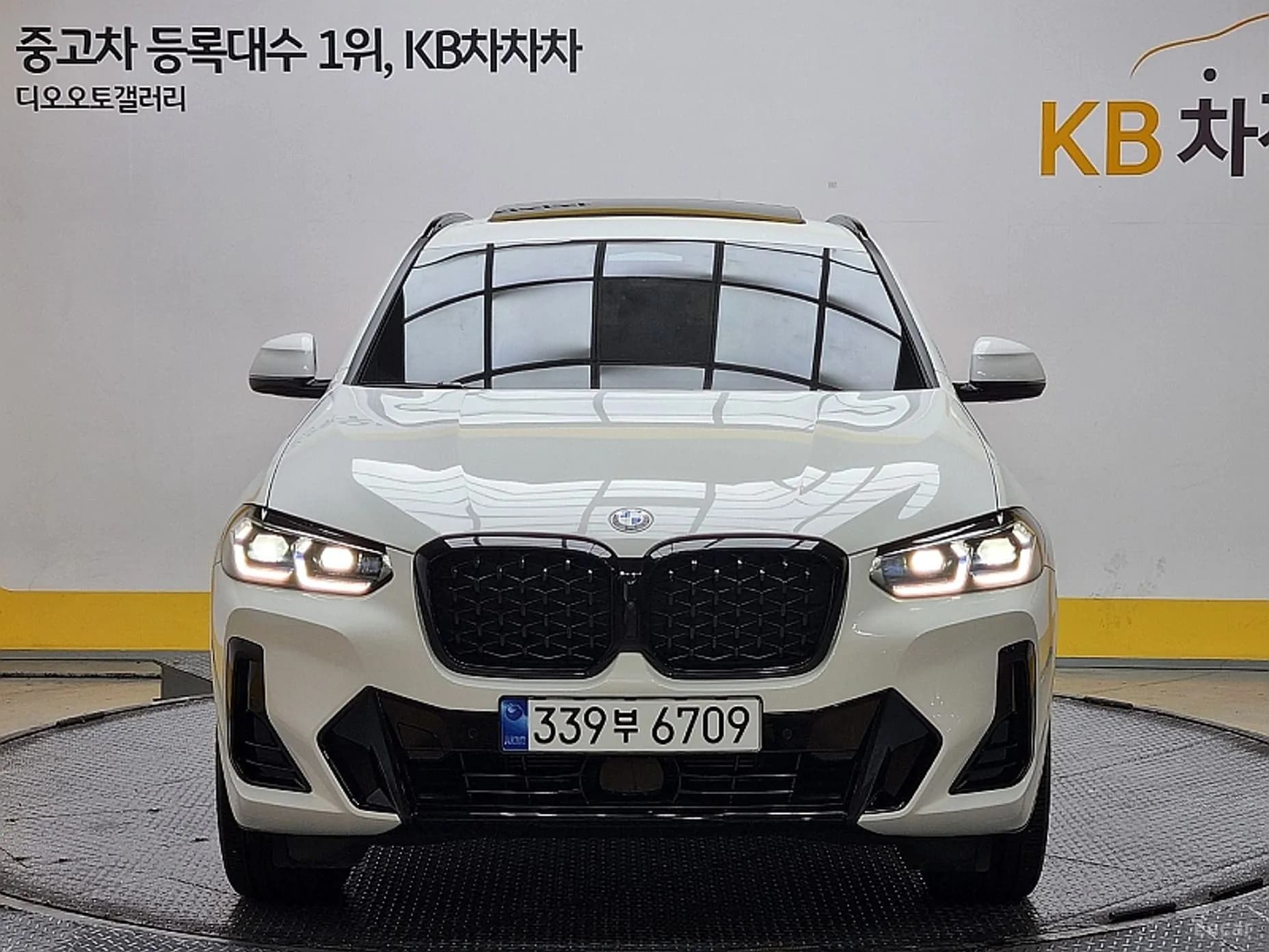 X4 (G02)