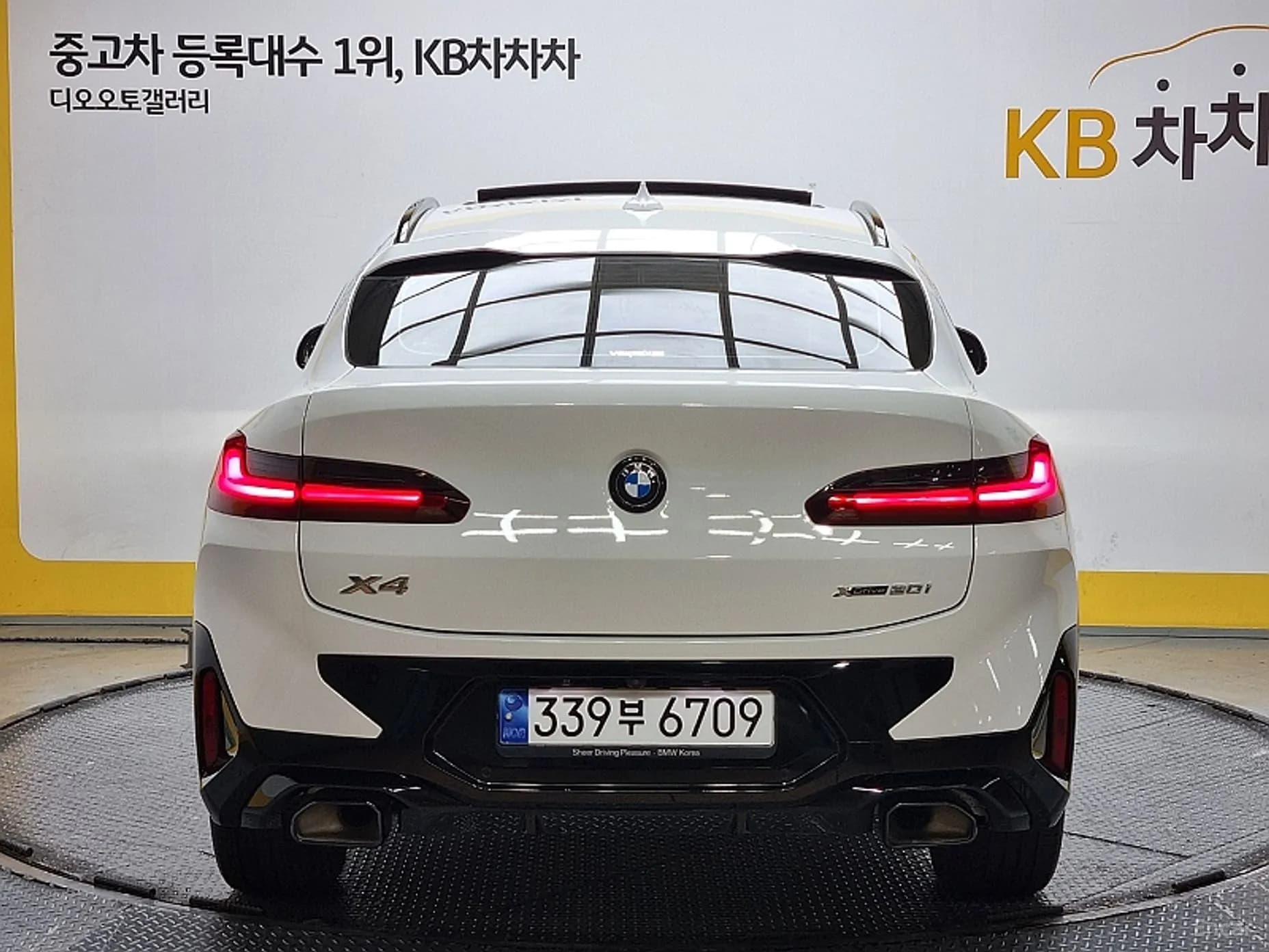 X4 (G02)