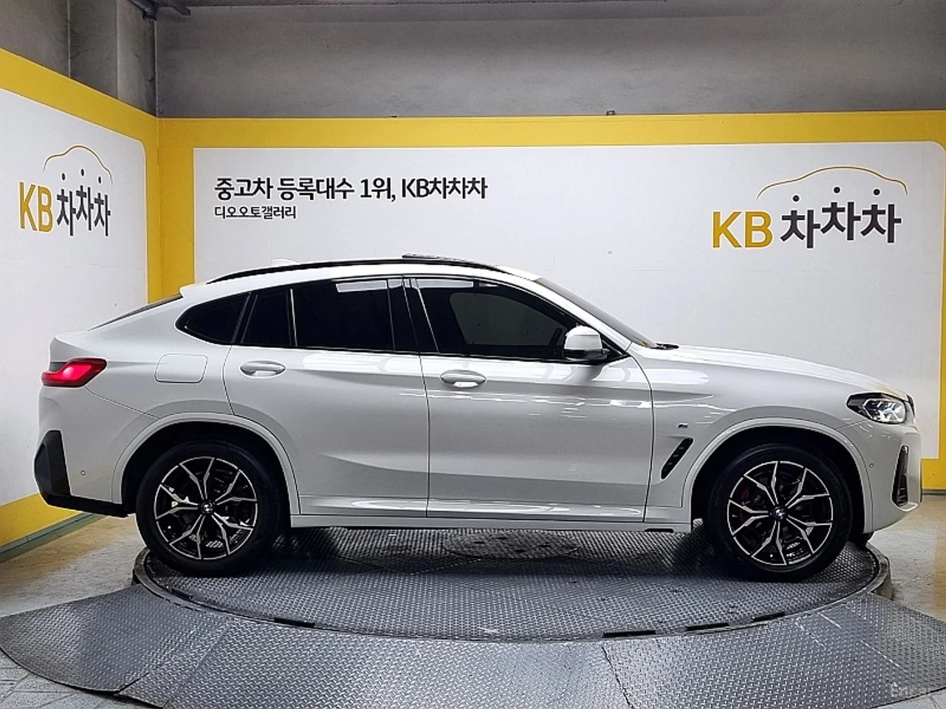 X4 (G02)