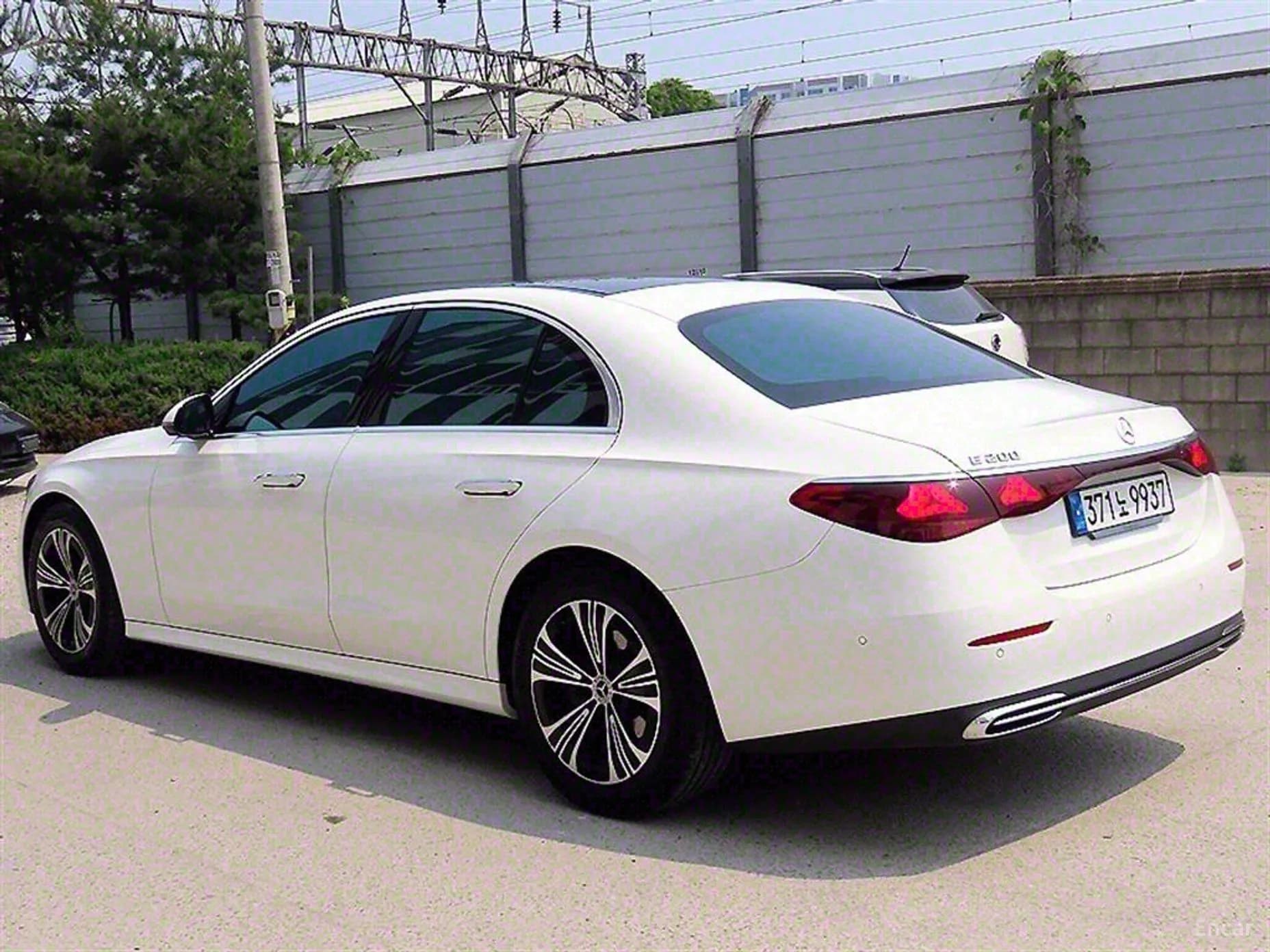 E-Class W214